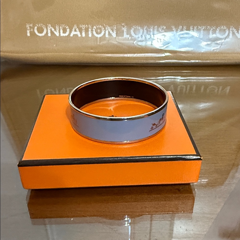 🔥 SALE 🔥 Hermes Blue Enamel Bangle Bracelet - Picture 4 of 6